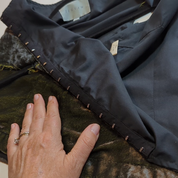 Size 10 sleeveless corset vest, tailored to accentuate waist & bust,cotton lined - Picture 15 of 15